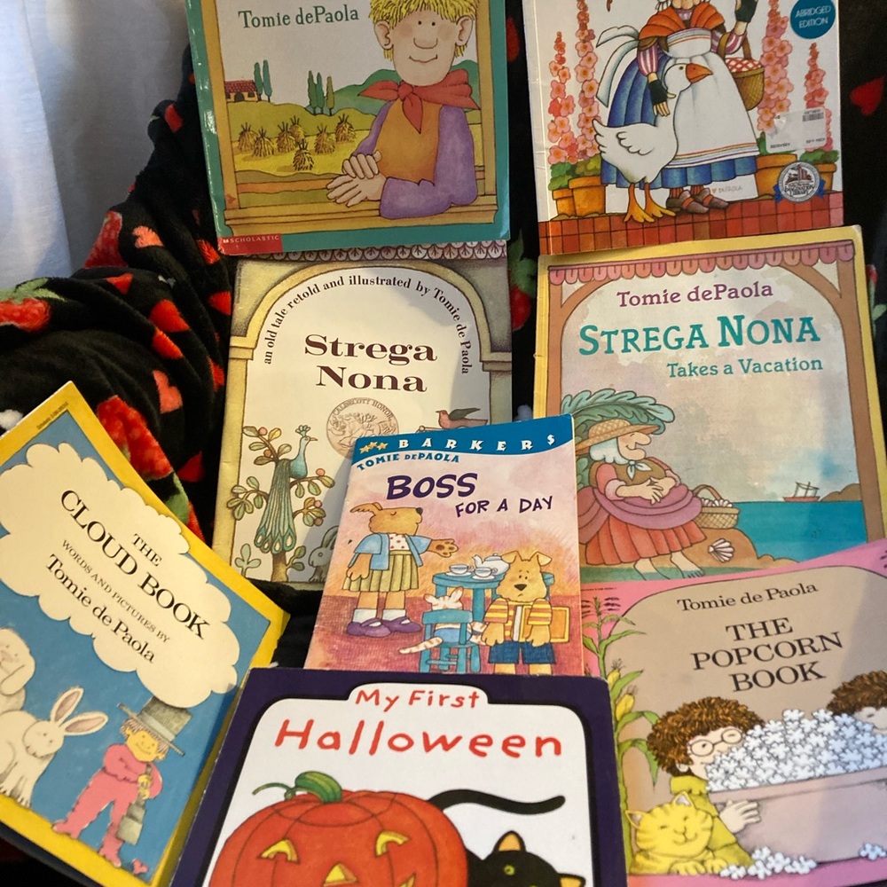 Tomie DePaola Children’s Book Bundle 8 books total 7 Paperbacks and 1 Board Book